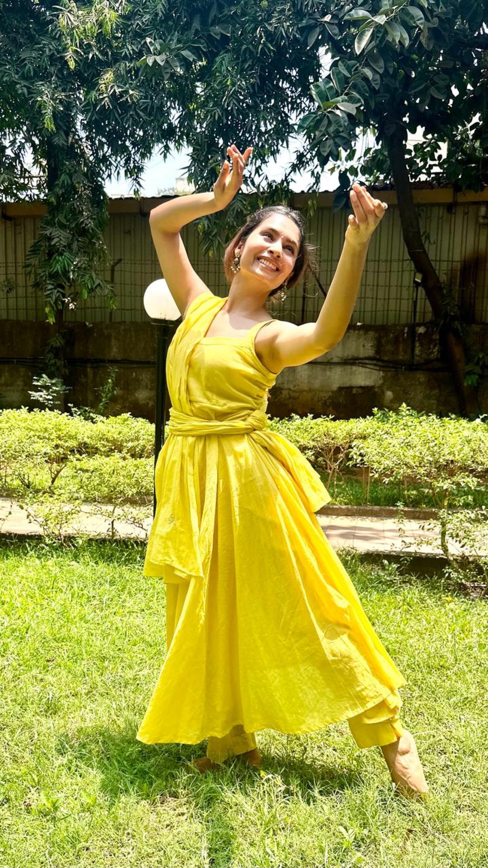 Dukaan's Debutante Bhoomika Meena Mesmerizes Fans with her Kathak Dance Performance On The Song Sakal Ban from Heeramandi